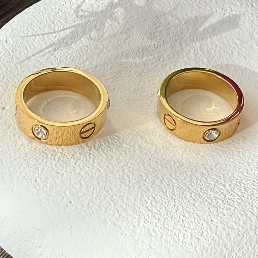 Love Design Ring with Zirconia | 18K Gold Plated | Elegant Jewelry